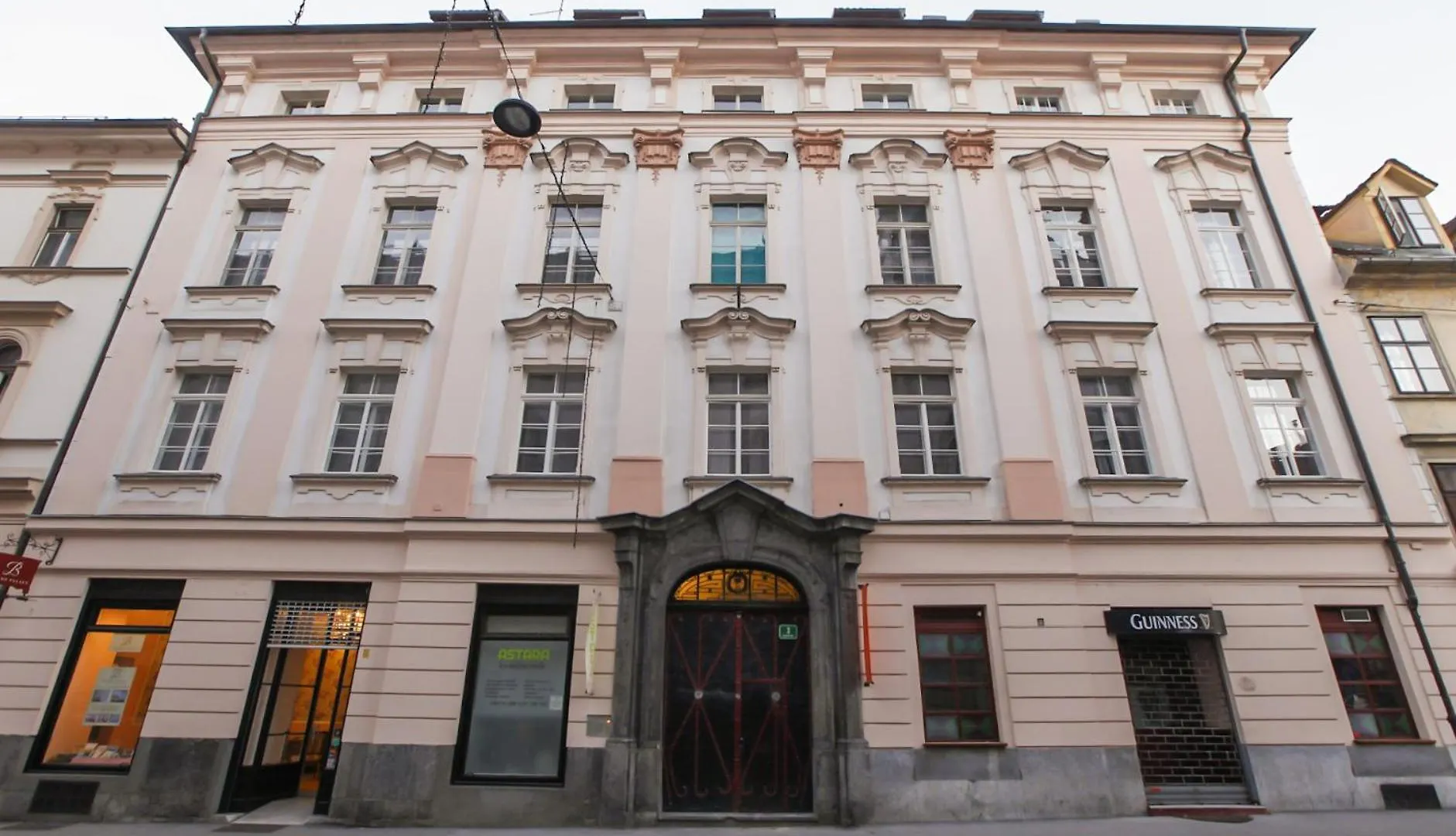 Barbo Palace Apartments And Rooms location